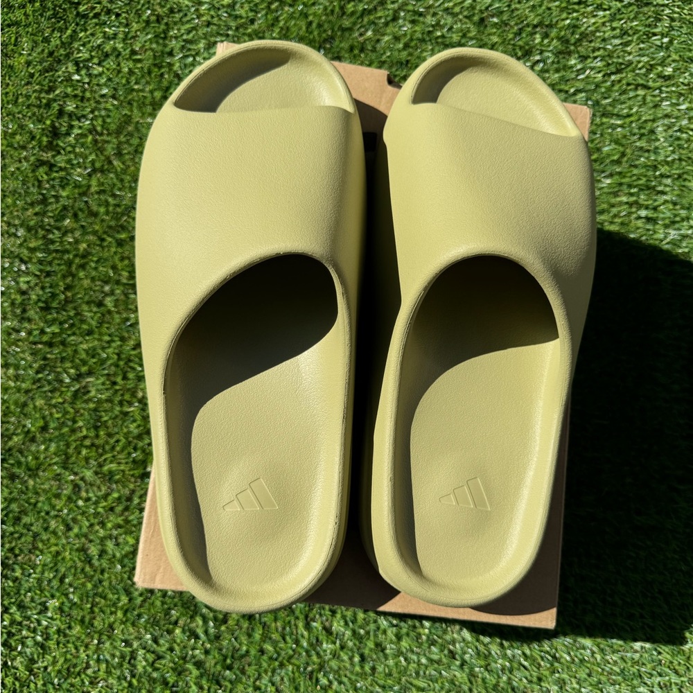 📦SOLD📦Yeezy Resin Slide